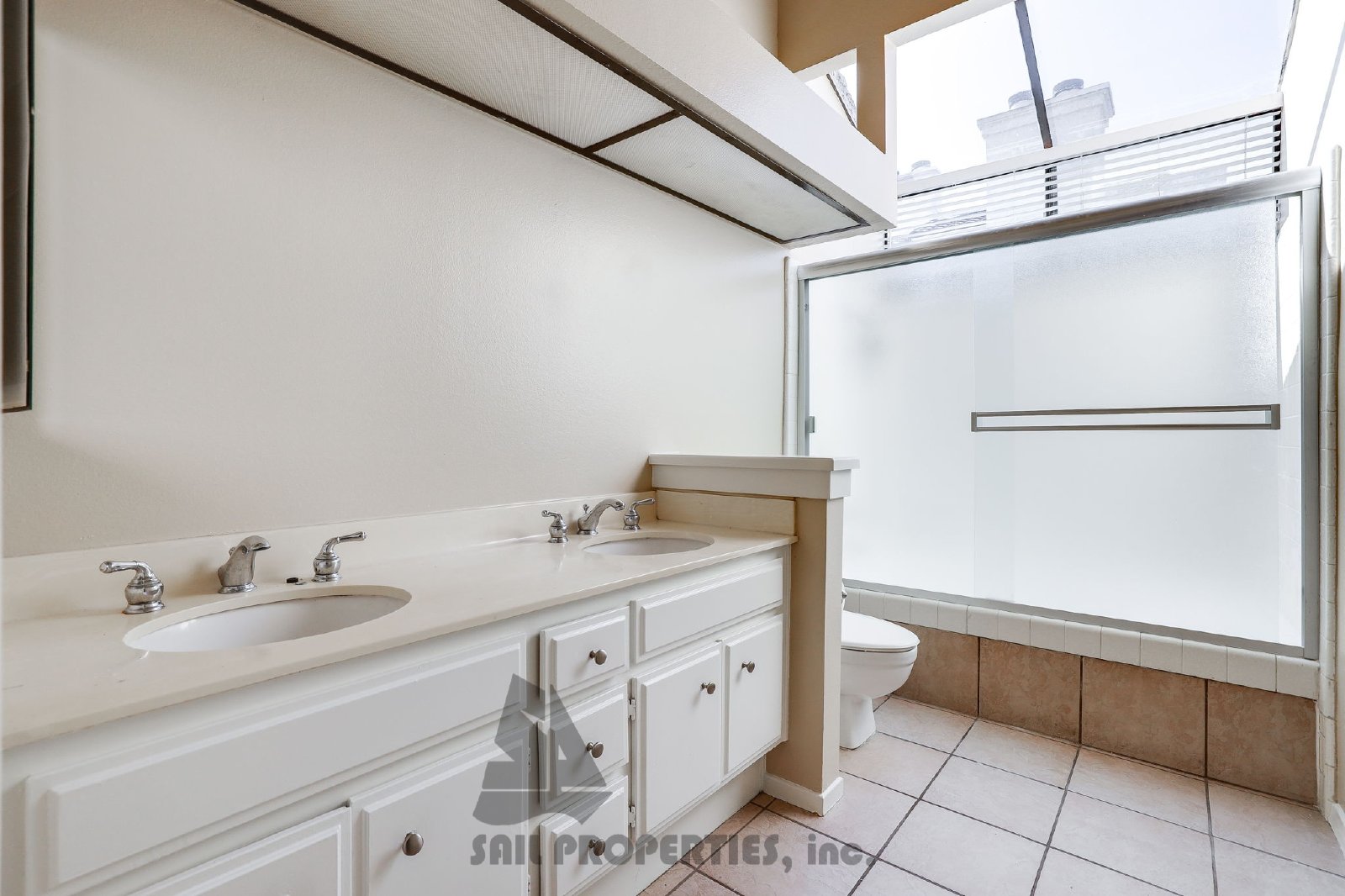 Welcome to this stunning 2-bedroom+loft, located in vibrant Huntington Beach property image