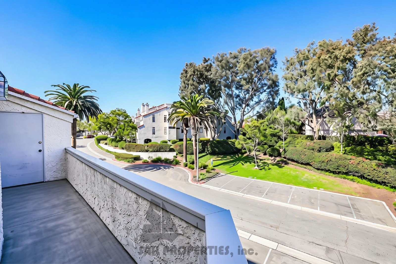 Welcome to this stunning 2-bedroom+loft, located in vibrant Huntington Beach property image
