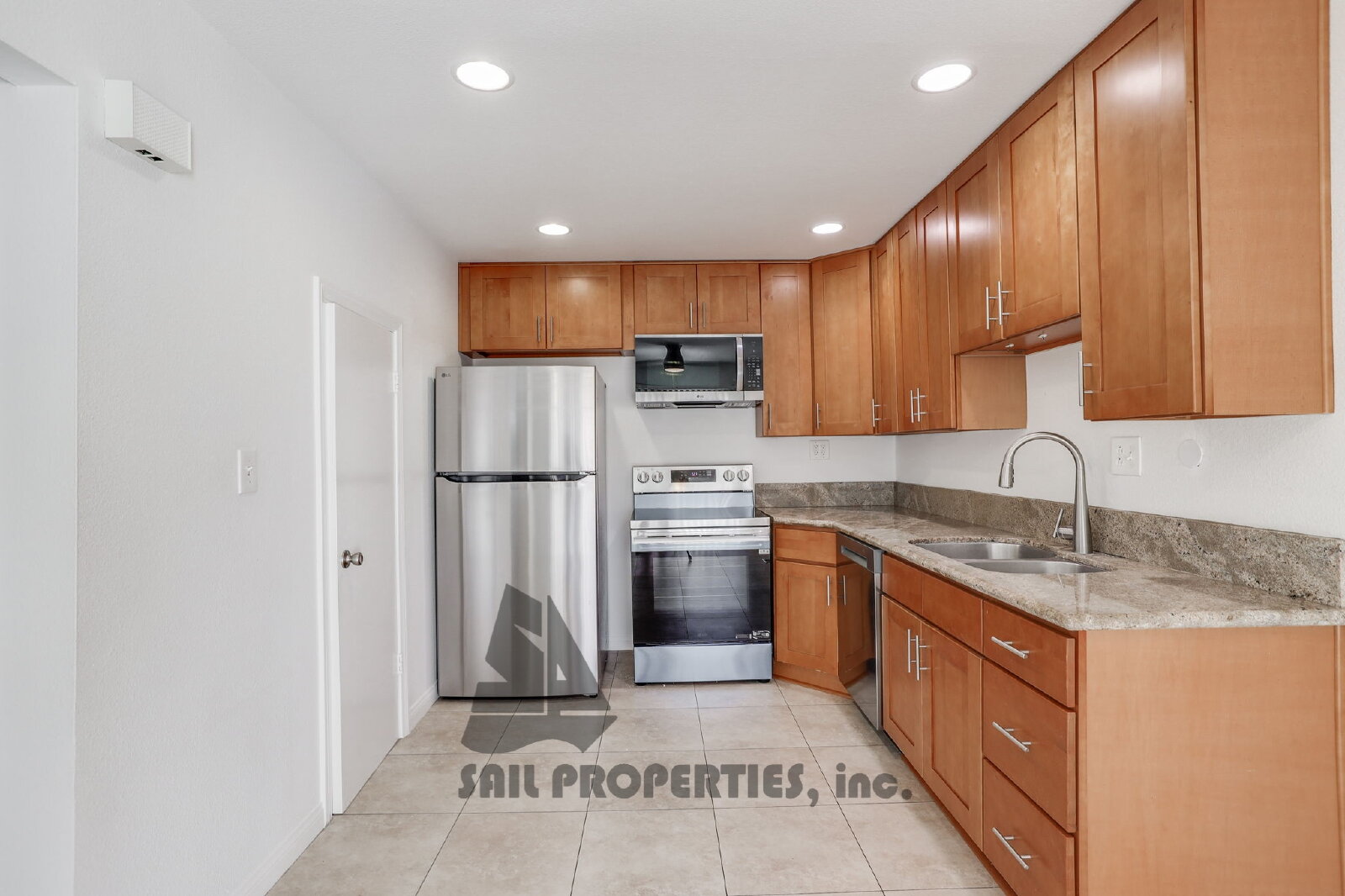 Updated 3BR/2BA Duplex in Santa Ana! property image