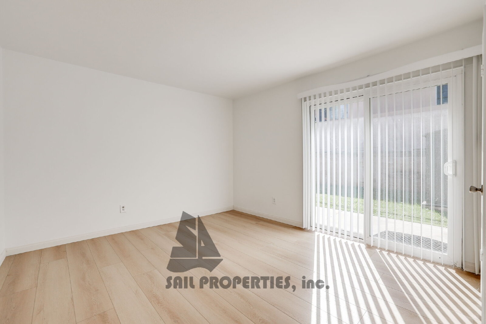Updated 3BR/2BA Duplex in Santa Ana! property image