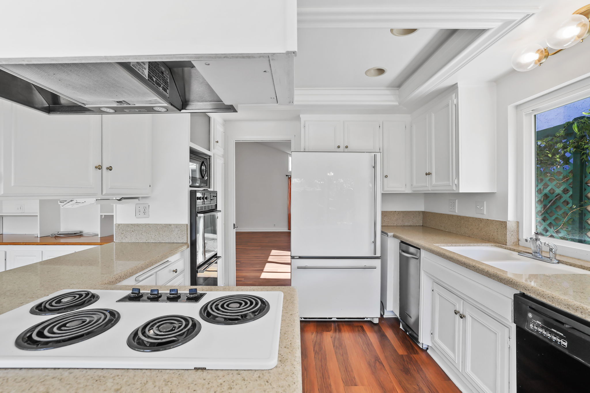 AB 628: What Orange County Landlords Need to Know About the New Fridge Requirement